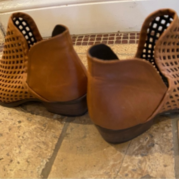 CWY Coolway Women Light Brown Leather Laser Cut Ankle Boots Size 9 - Picture 5 of 13